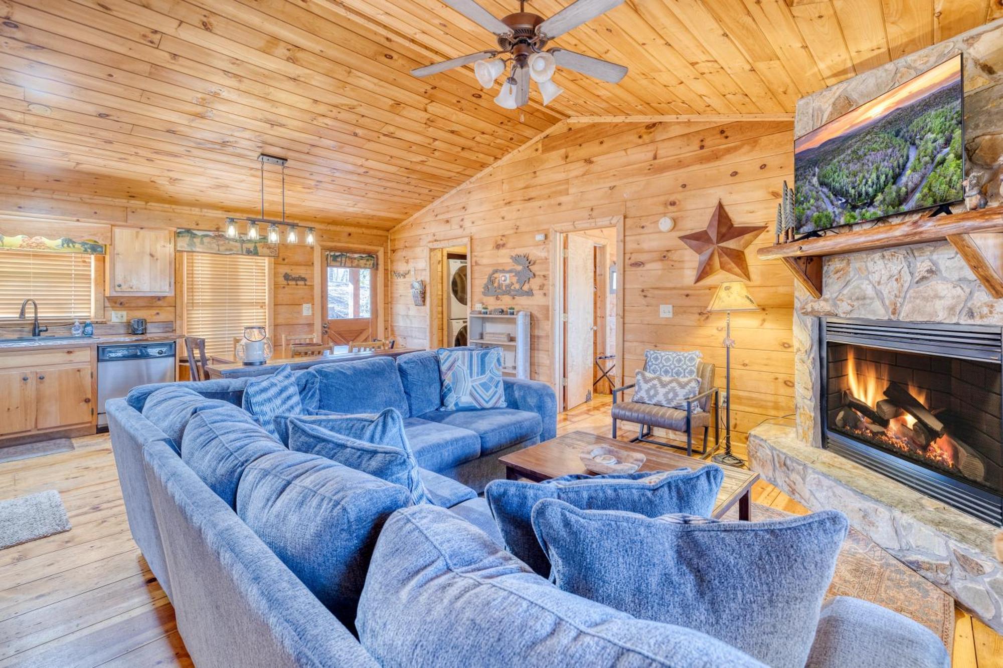 Secluded Sunrise Ridge: Mountain View Retreat with Hot Tub Villa Blue Ridge Exterior photo